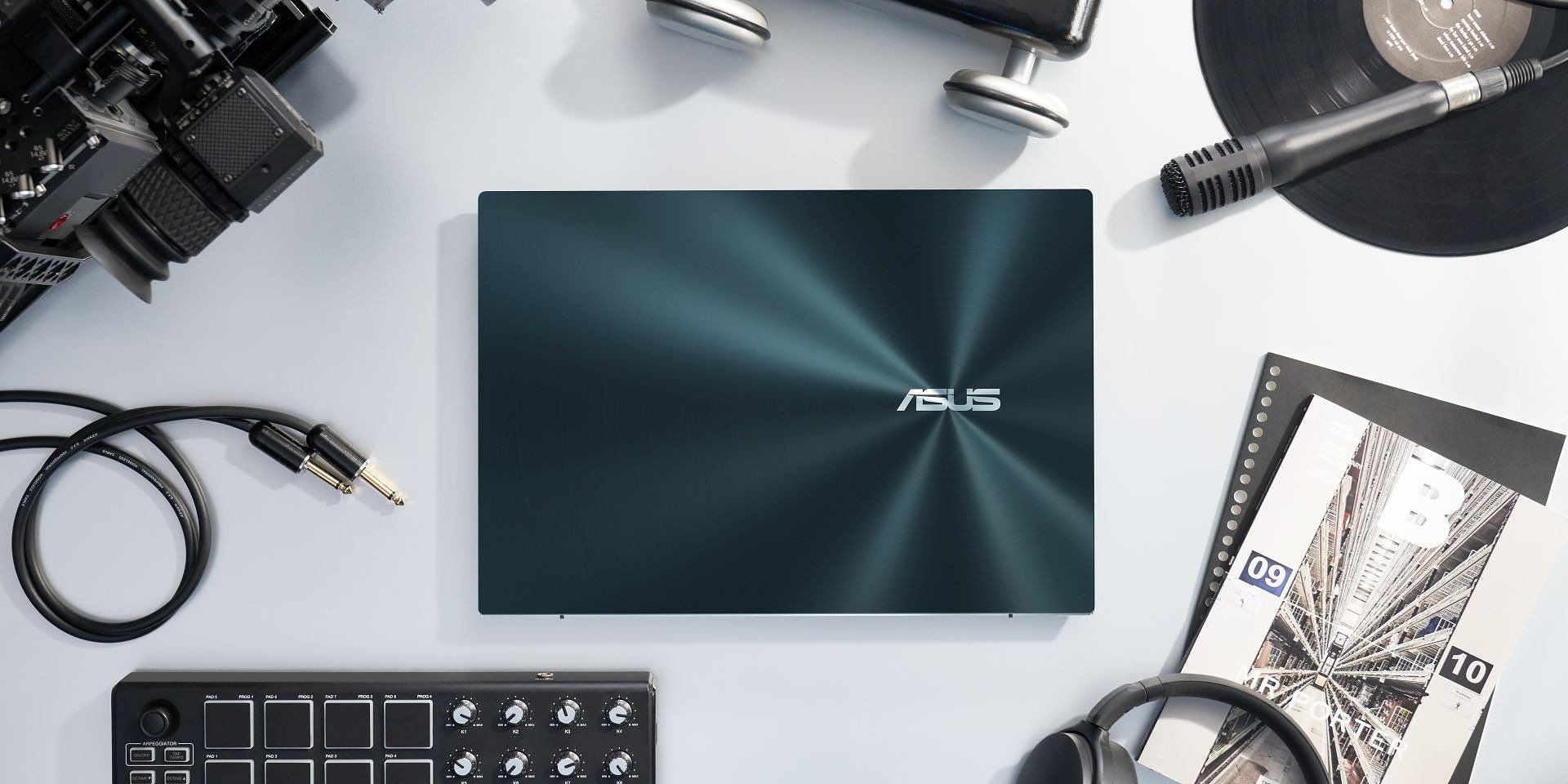 ASUS ZenBook Pro Duo 15 OLED_top
